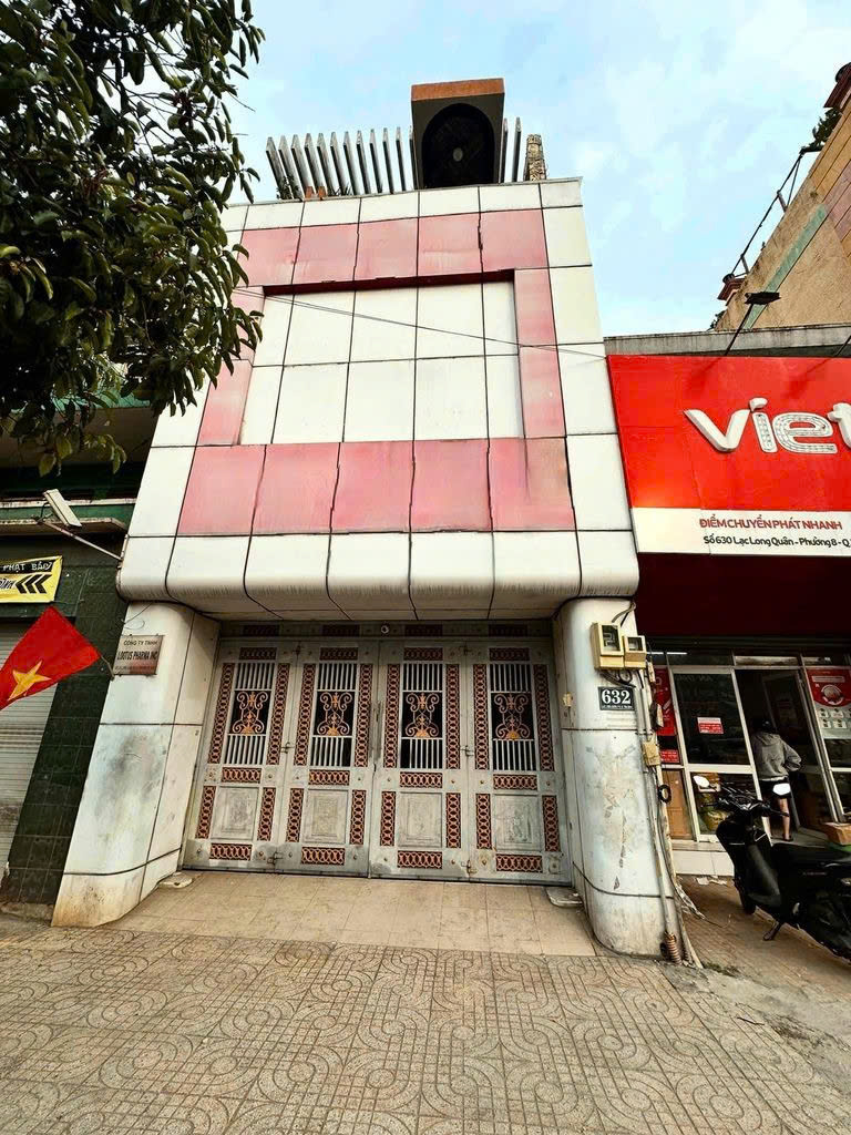 Cho thuê nhà nguyên căn mặt tiền Lạc Long Quân gần chợ Tân Bình