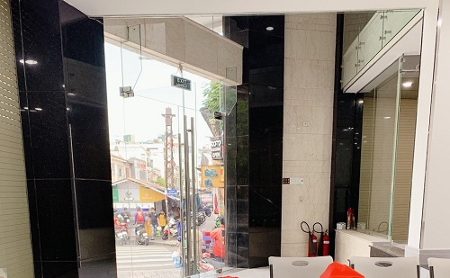 Cho thuê toà nhà đường Huỳnh Thúc Kháng Quận 1