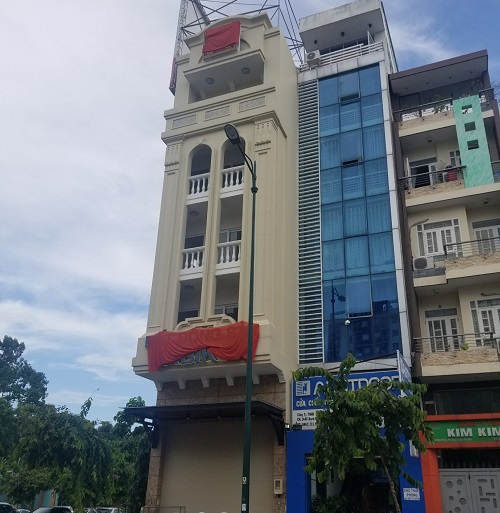 Cho thuê tòa nhà văn phòng góc 3 mặt tiền thoáng mát đường Bạch Đằng Quận Tân Bình
