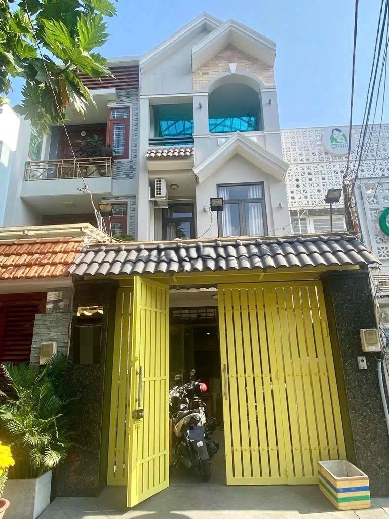 Nhà mặt tiền đường Bạch Mã Quận 10 cho thuê