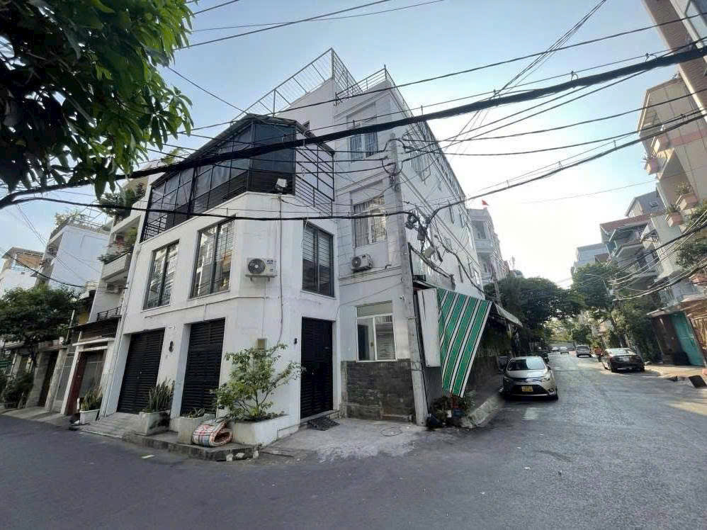 Nhà mặt tiền đường Nguyễn Trọng Lội diện tích: 8x18m lửng 3 tầng sân thượng