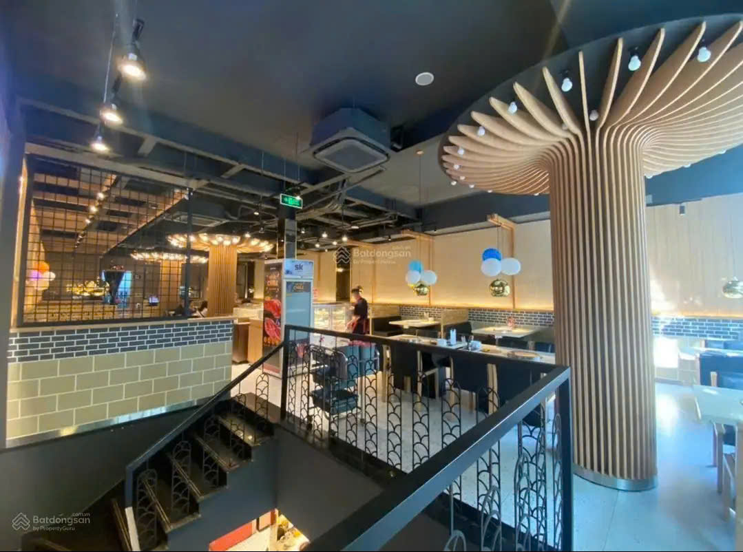 Cho thuê ngay nhà mặt tiền Cao Thắng Quận 3