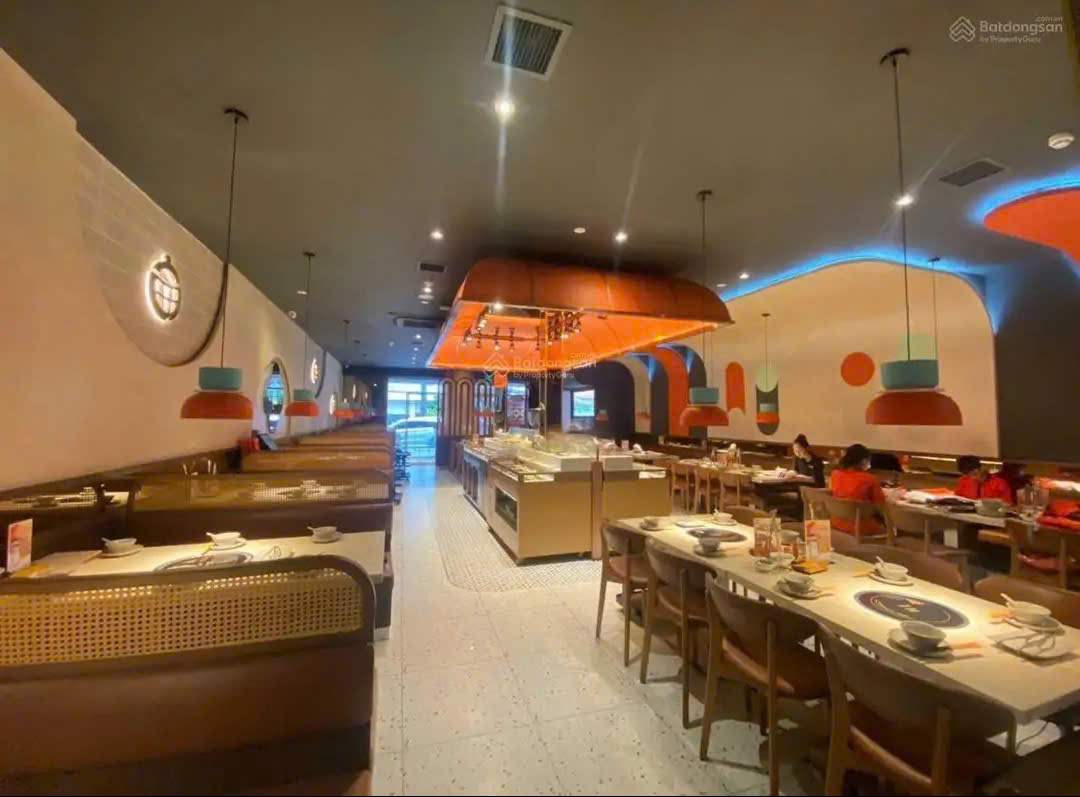 Cho thuê ngay nhà mặt tiền Cao Thắng Quận 3