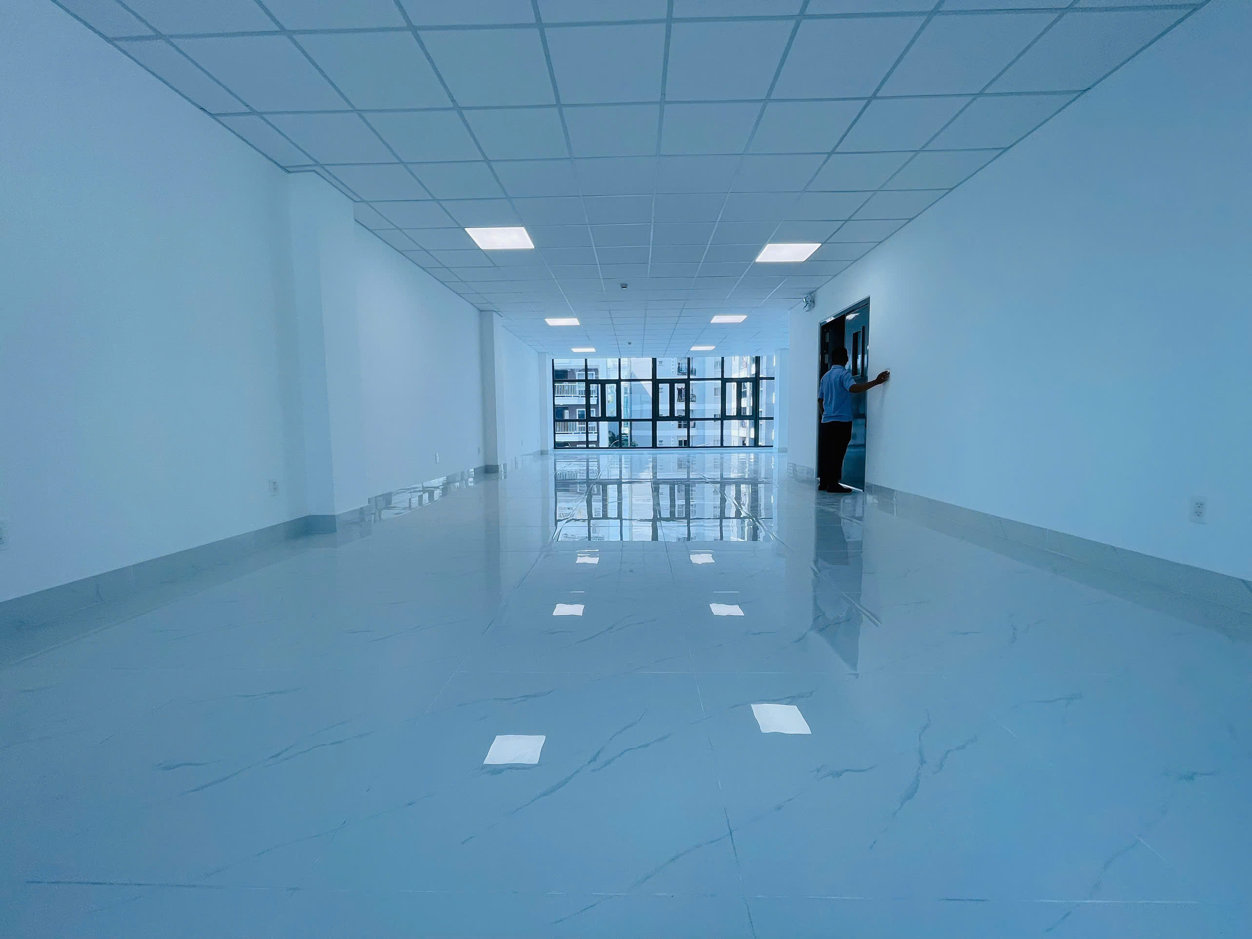 Tòa nhà cho thuê mặt tiền 135 Tân Cảng Quận Bình Thạnh