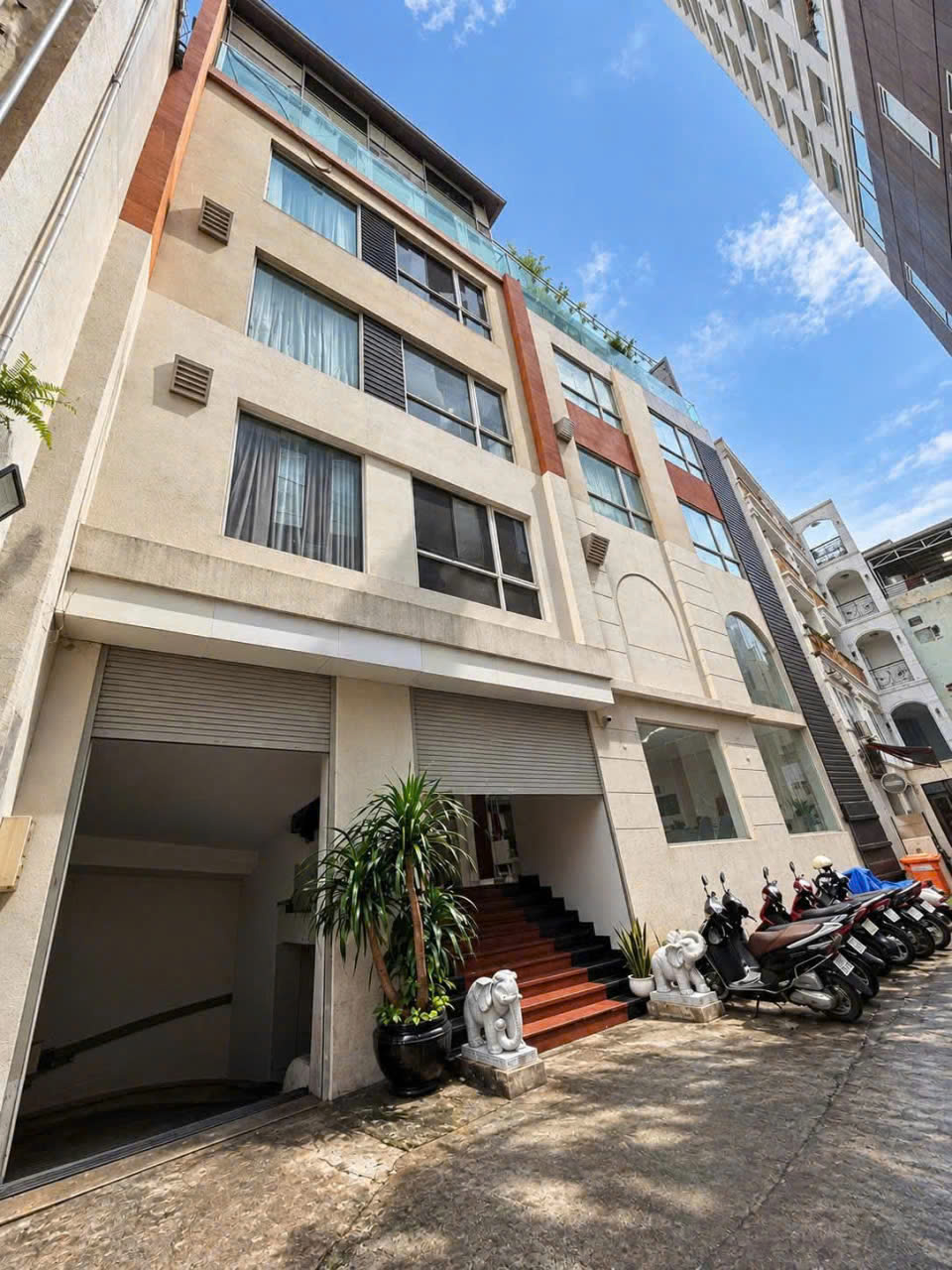 Tòa nhà cho thuê mặt tiền 161A Phan Đăng Lưu quận Phú Nhuận