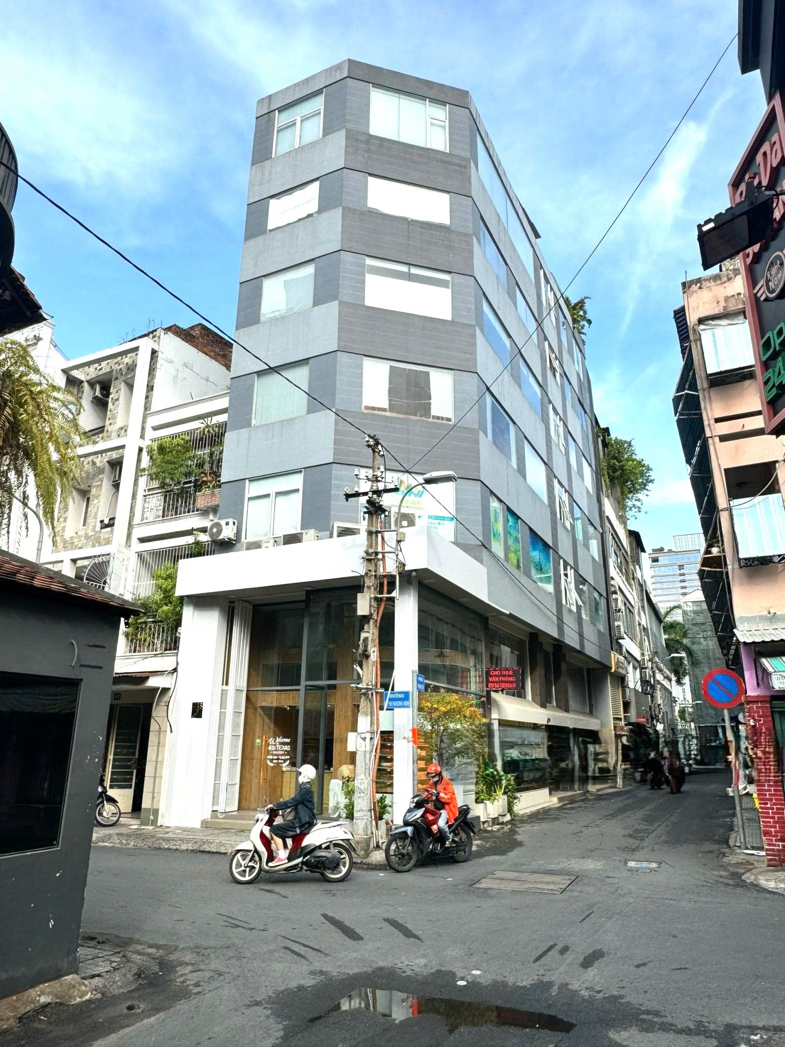 Tòa nhà cho thuê mặt tiền 47Bis Huỳnh Khương Ninh Quận 1