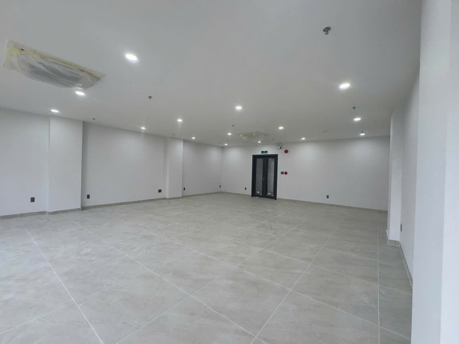 Tòa nhà cho thuê mặt tiền 72 Nguyễn Văn Kỉnh Quận 2
