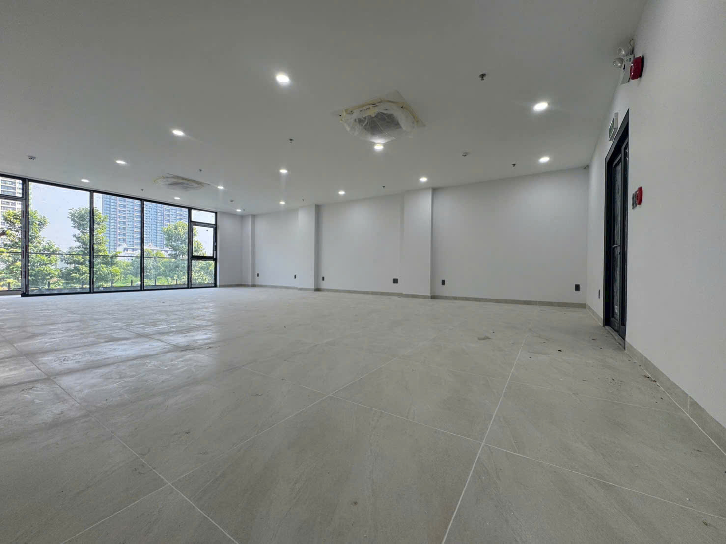 Tòa nhà cho thuê mặt tiền 72 Nguyễn Văn Kỉnh Quận 2