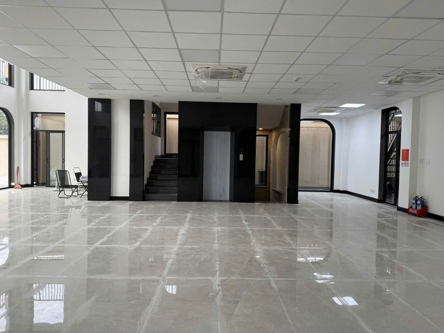 Tòa nhà cho thuê mặt tiền Lê Hiến Mai P. Thạnh Mỹ Lợi Quận 2
