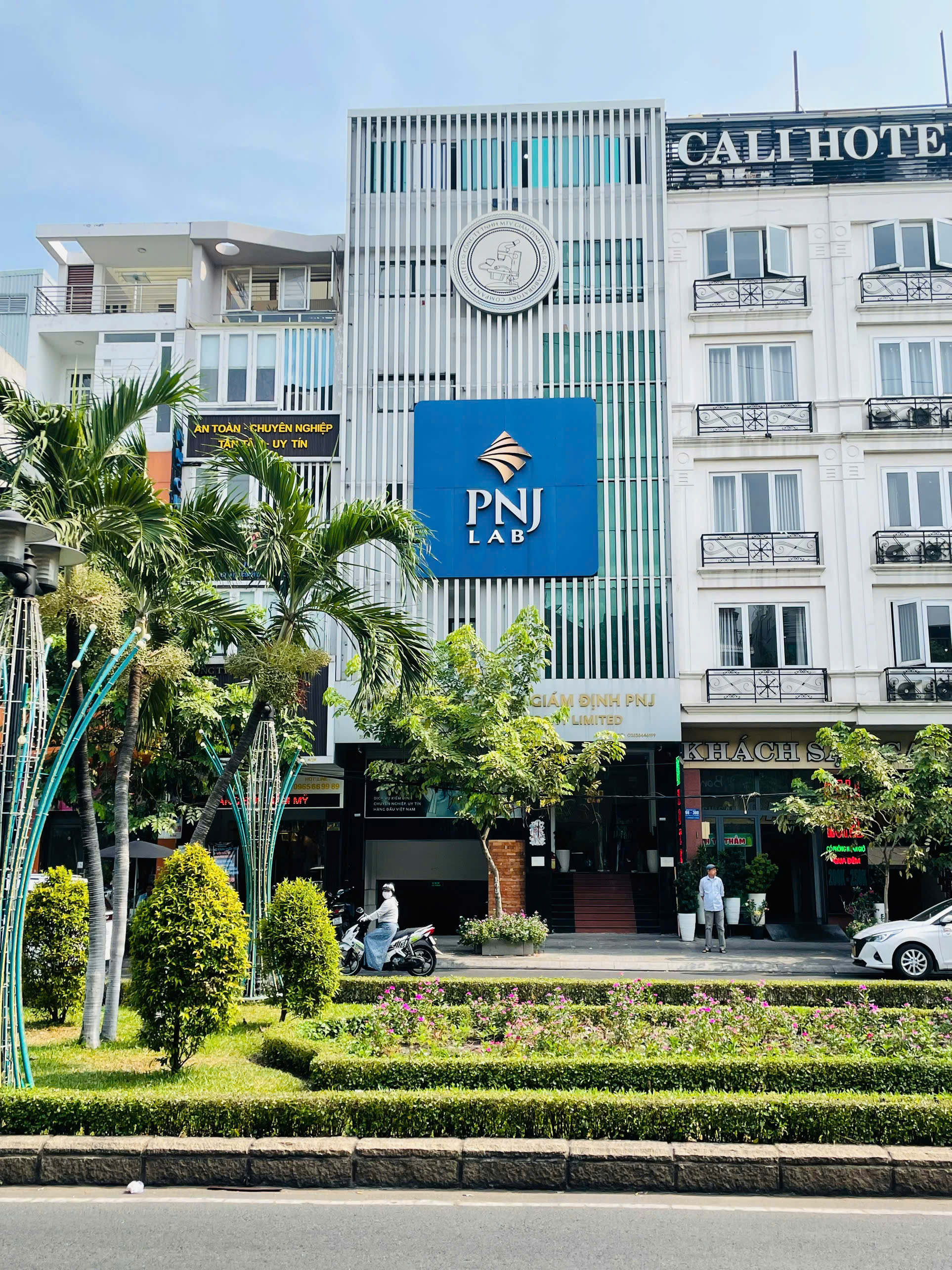 Tòa nhà mới cho thuê tại Phú Nhuận Đường Phan Xích Long