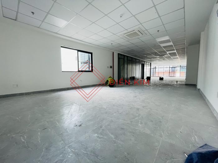 Tòa nhà văn phòng cho thuê tại Ung Văn Khiêm, Bình Thạnh – Diện tích lớn, tiện ích đầy đủ