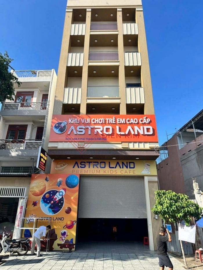 Tòa Nhà Vị Trí Đẹp Mặt Tiền Đường Thạch Lam