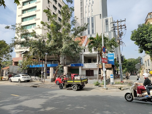 Vị Trí Đẹp ...Cho thuê nhà góc 2 mặ tiền phổ quang và phan đình giót