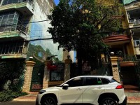 Cho thuê nguyên căn quận Tân Bình, nhà hẻm xe hơi đường Cộng Hoà