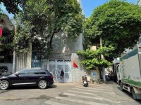 Cho thuê nhà góc 2 mặt tiền đường Lý Văn Phức Quận 1