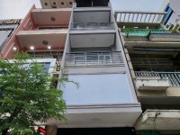 Cho thuê nhà mặt tiền đường Đề Thám, nhà chính chủ quận 1