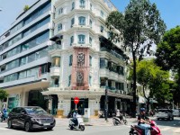 Tòa nhà cho thuê 2 mặt tiền đường Lý Tự Trọng - Trương Định Quận 1