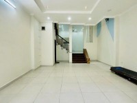 Cho thuê nhà hẻm lớn đường Hoàng Diệu quận Phú Nhuận