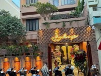 Cho thuê nhà mặt tiền đường Đặng Tất Quận 1